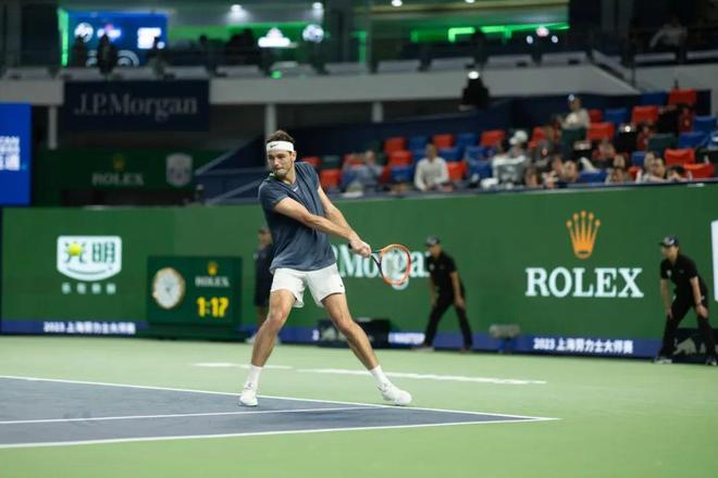 不断完善自 不断完善自