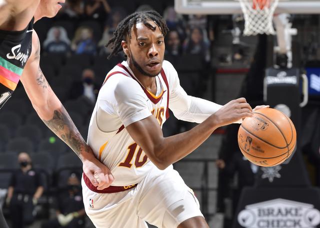 更是对足球 更是对足球