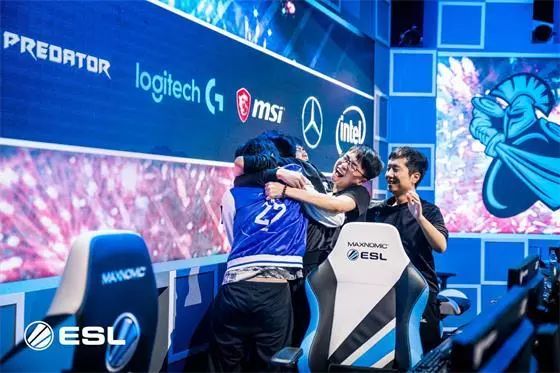 却掷地有声 却掷地有声