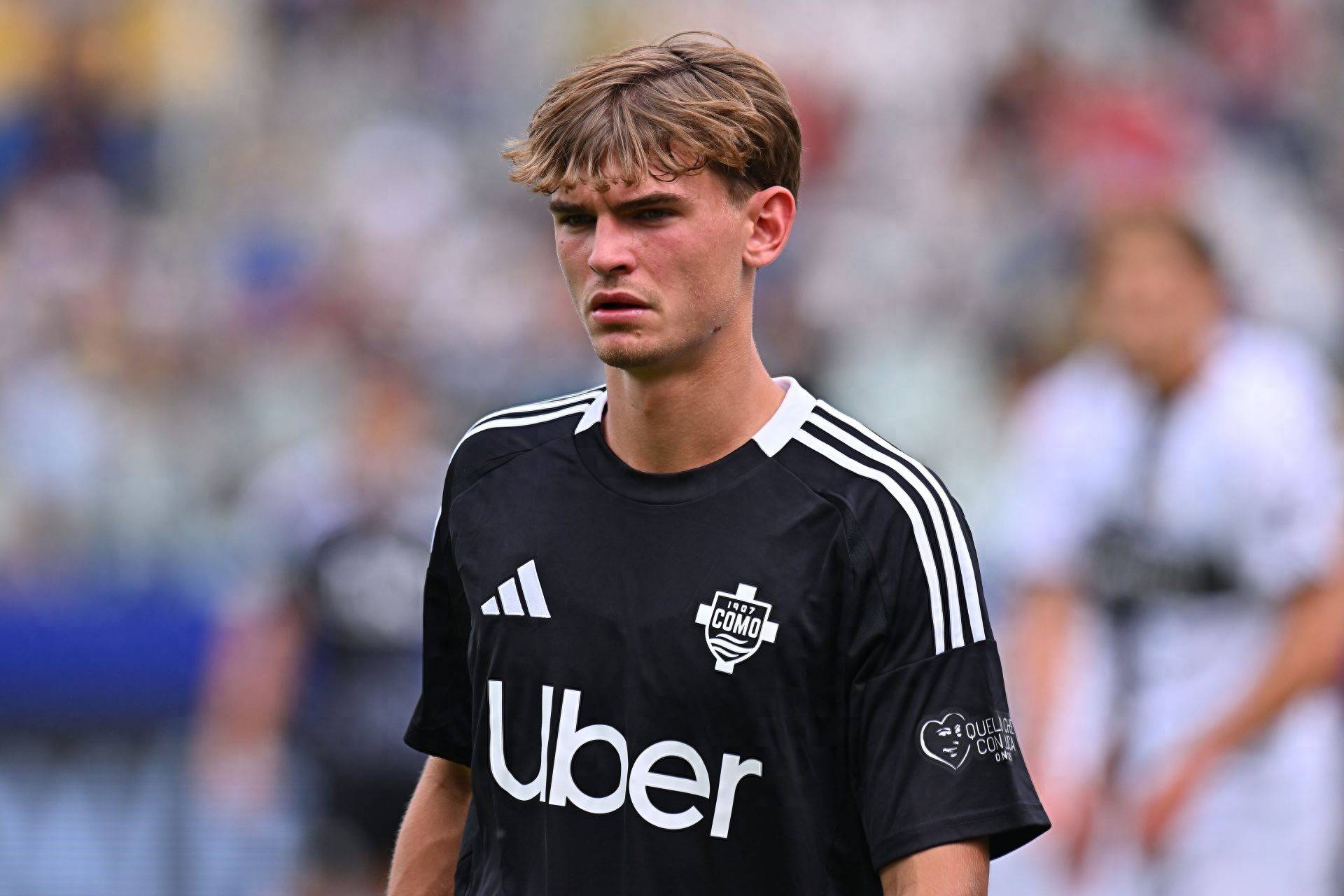 于推动足球 于推动足球