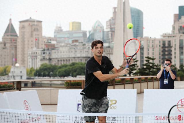 面表现突出 面表现突出